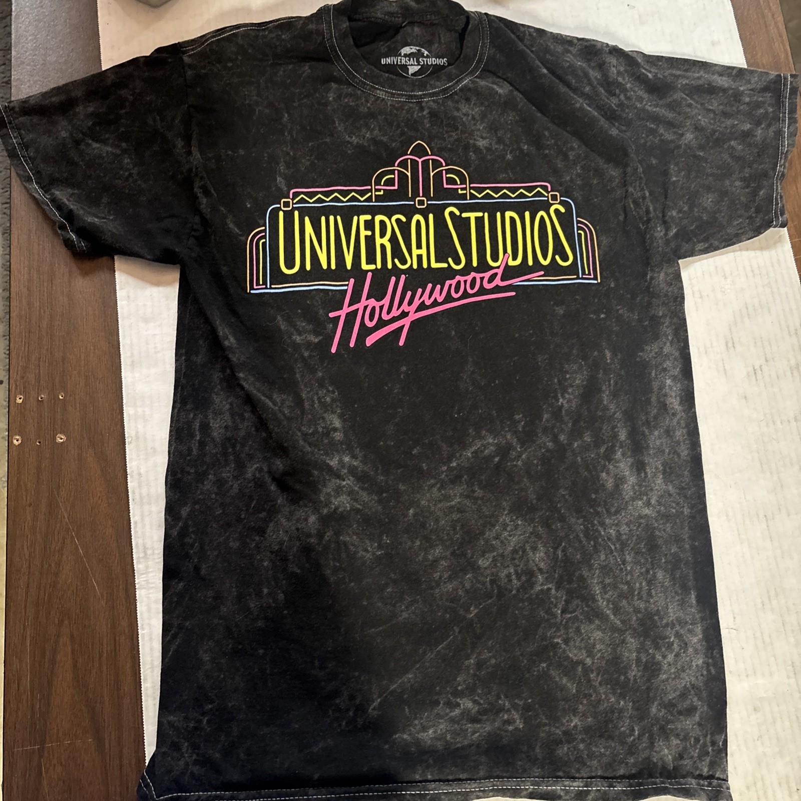 UNIVERSAL STUDIOS Hollywood Adult Stonewashed T Shirt W/ Neon Logo Size Medium gallery