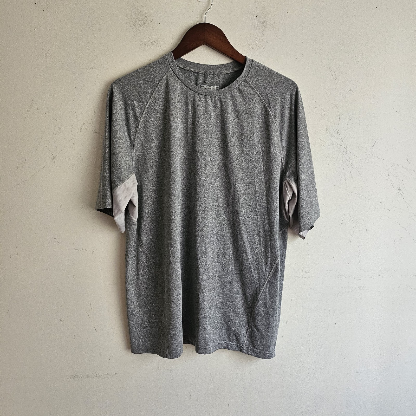 Vintage Reebok Men’s XL Gray Color Block Training Gym Shirt Breathable EUC gallery