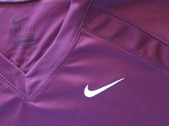 Nike Dri-Fit Men’s V-Neck T-Shirt Burgundy Short Sleeve Size XL Athletic Tee