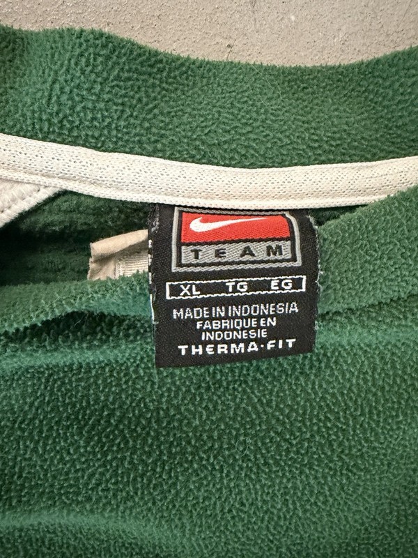 2000’s Nike Team Therma-FIT Men's XL Green/White kewaskum Crewneck Pullover gallery