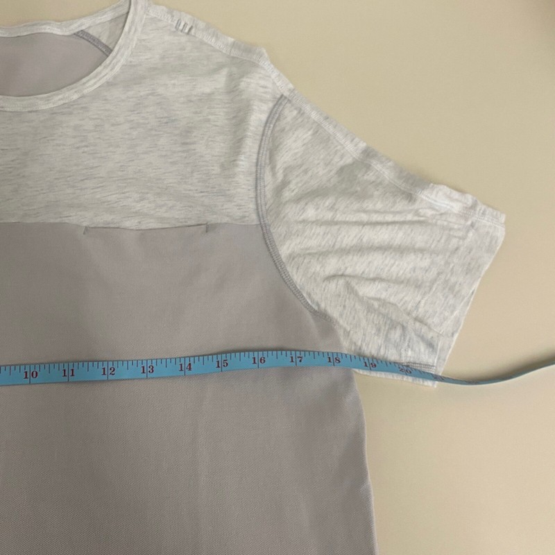 Lululemon In Your Element Short Sleeve Shirt Mens S/M Gray Two Tone Chest Pocket gallery