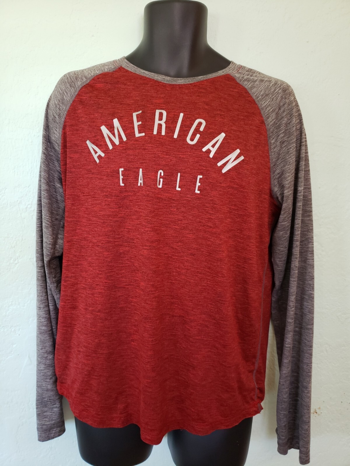 AEO Red and Gray Baseball Shirt Size Medium 360 Extreme Flex Thumb Hole Sleeves gallery