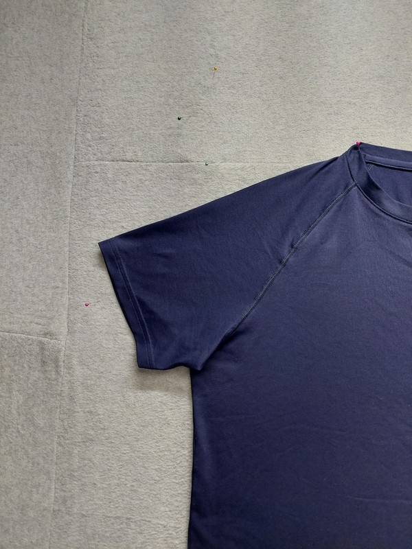Under Armour Men T Shirt L Navy Blue Crew Neck Short Sleeve Pullover Activewear gallery