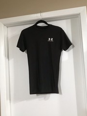 Under Armour YOUTH Large Black HEATGEAR FITTED T-shirt~great Condition