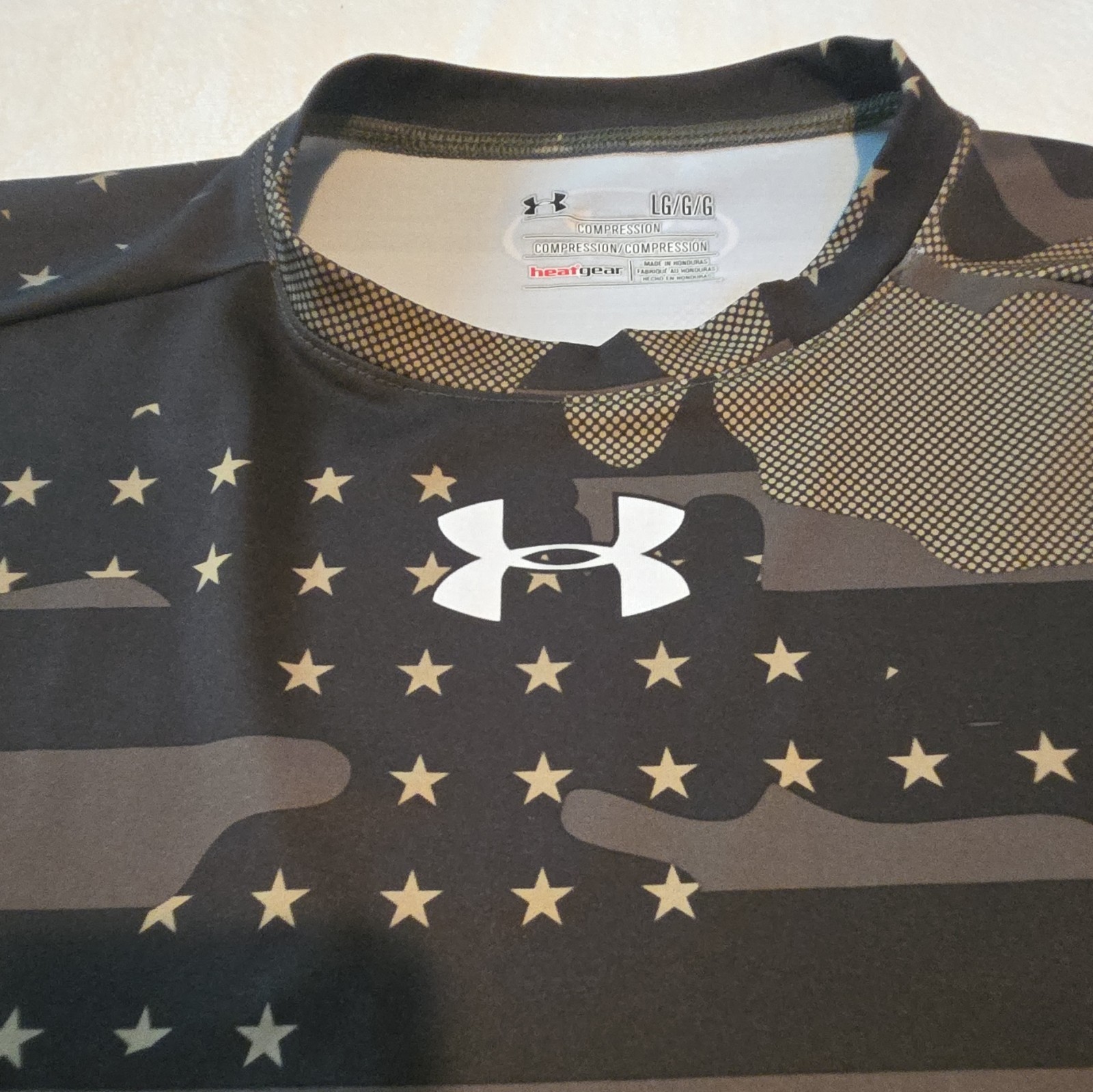 Under Armour HeatGear Men's L Compression T-Shirt Short Sleeve Camo Stars gallery