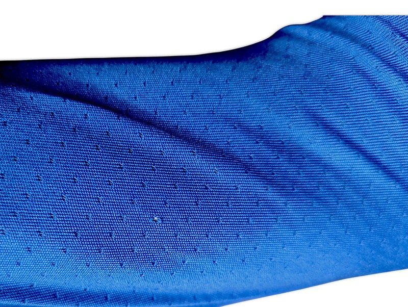 Skins thermal long sleeve training top breathable with thumb holes Size M gallery