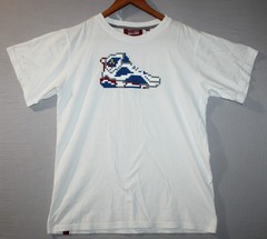 Mostly Heard Rarely Seen Short Sleeve T-shirt Pixelated Sneaker Size 14 Large