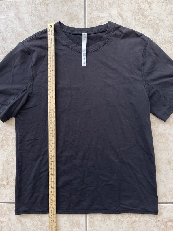 Lululemon Men’s Short Sleeve Fundamental Black Large T-Shirt Classic Work Travel gallery