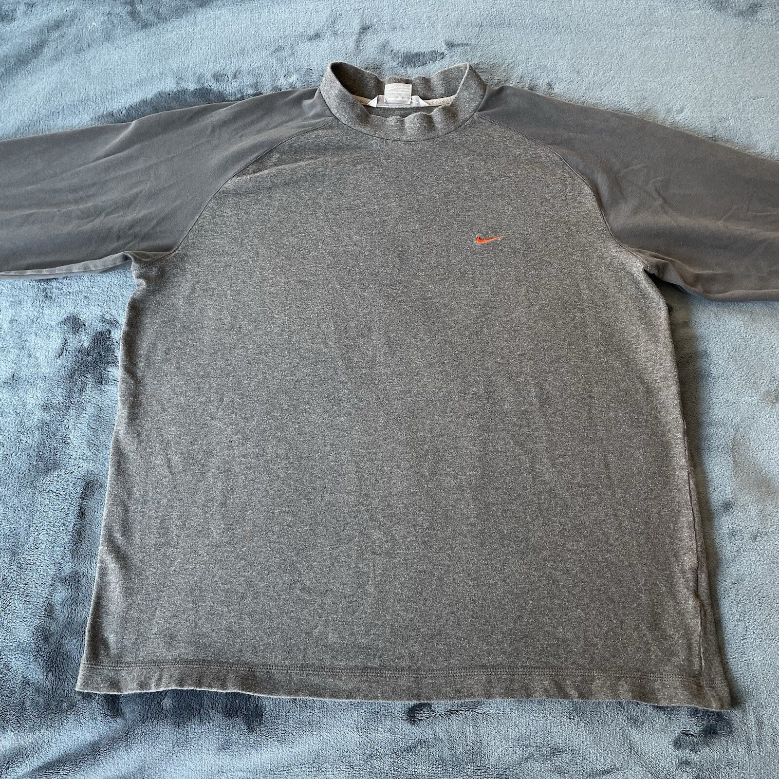 Nike Men’s Long Sleeve Gray Pullover Shirt XL gallery