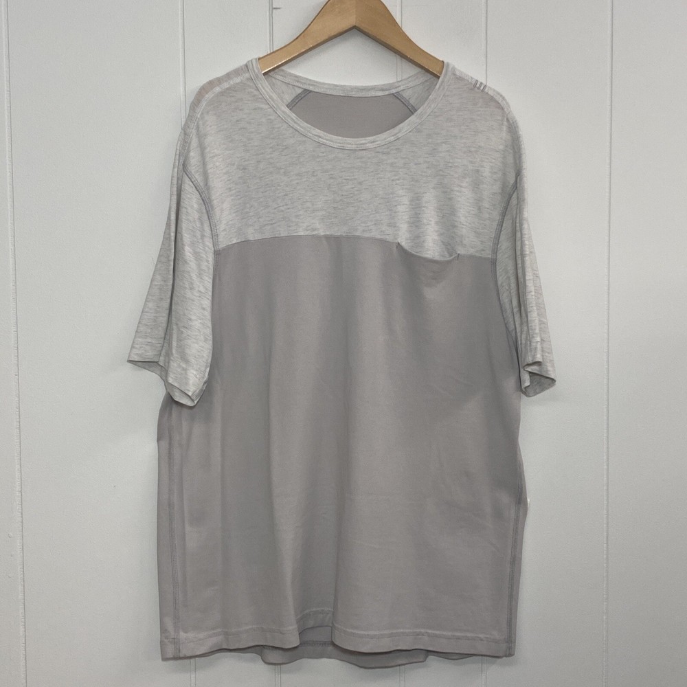Lululemon In Your Element Short Sleeve Shirt Mens S/M Gray Two Tone Chest Pocket