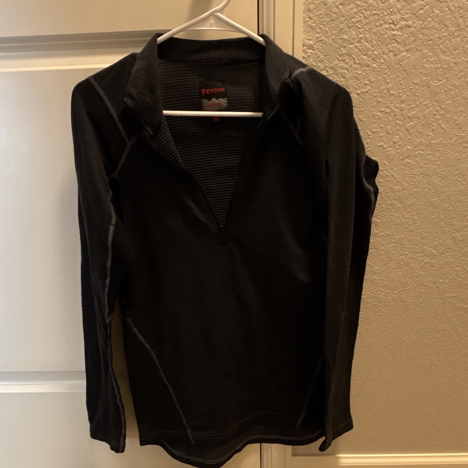 Beyond Men's Black Quarter Zip Mock Neck Long Sleeve Athletic Shirt Size M gallery
