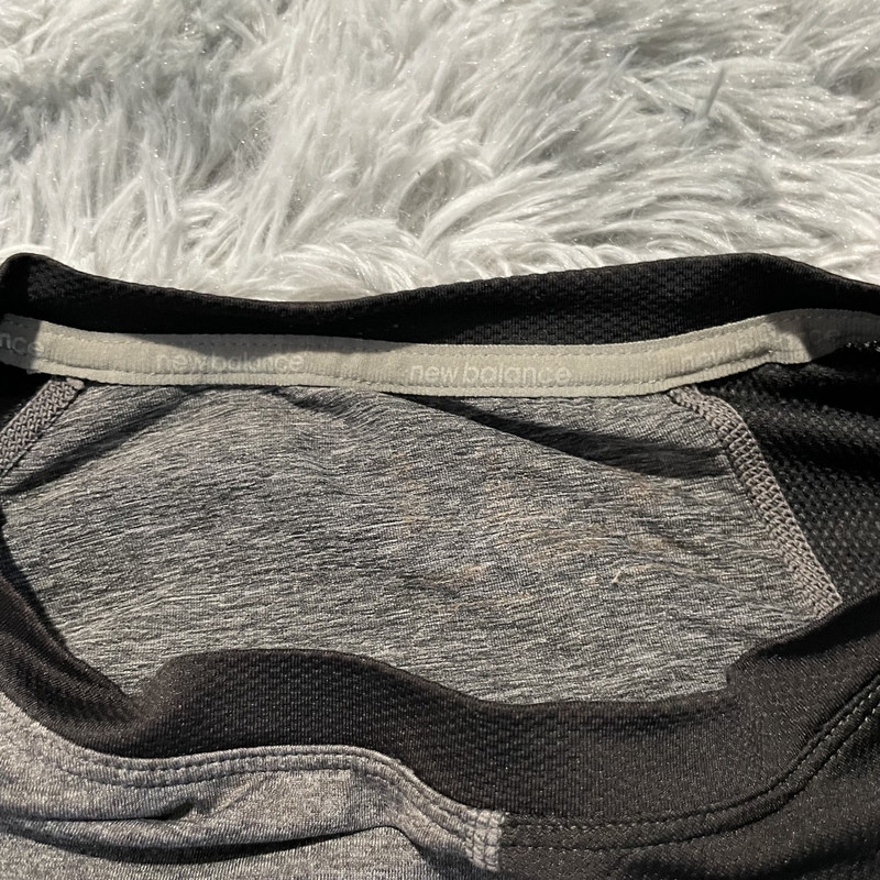 New Balance Black & Gray Colorblock Long Sleeve Athletic Shirt Men's Large gallery