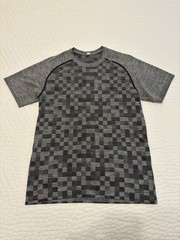 Lululemon Men’s Metal Vent Tech Short Sleeve Shirt Medium M Grey Checkered Pixel