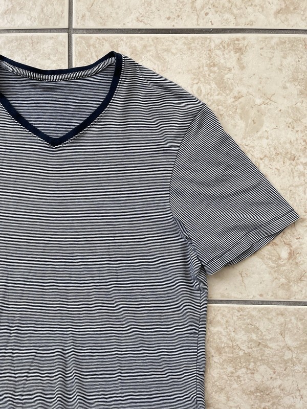 Lululemon Basic V-Neck Men’s Short Sleeve Dark Medium Stripe Classic Run T-Shirt gallery