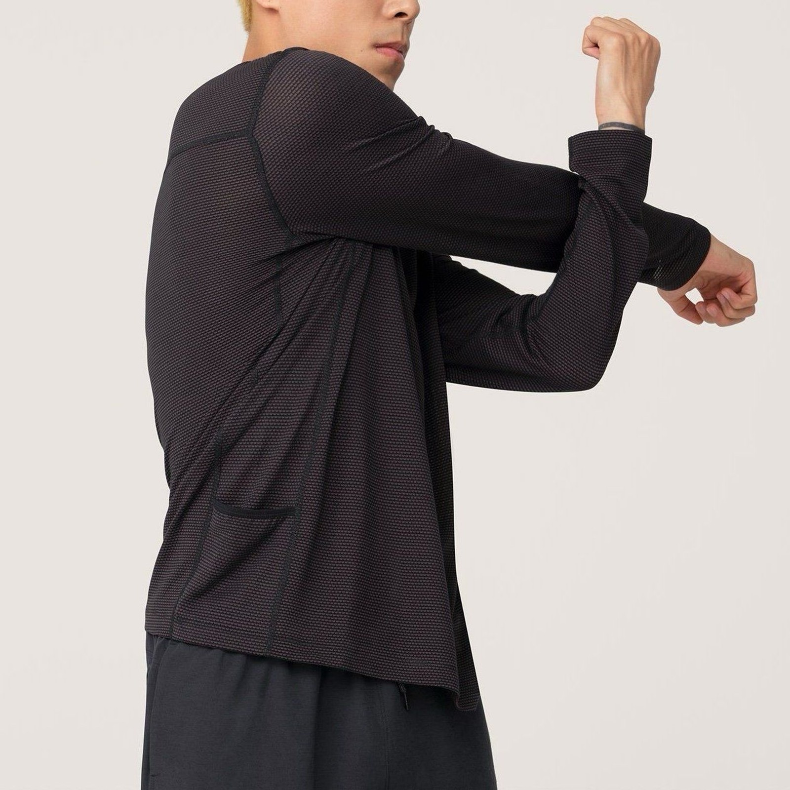 Allbirds Men’s Natural Run Long Sleeve Tee in Natural Black Size Medium gallery