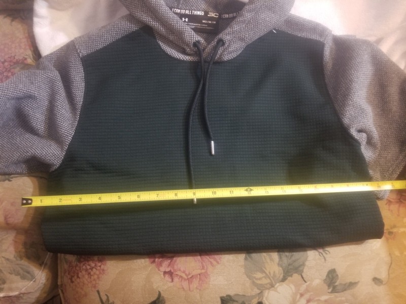 UNDER ARMOUR PERFORMANCE HOODIE - MEDIUM - SHORT SLEEVE - CURRY gallery