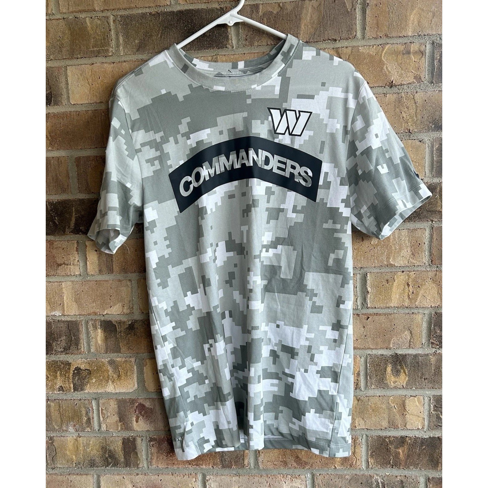 Nike Washington Commanders NFL Digital Camo T Shirt Mens Size M NWT gallery