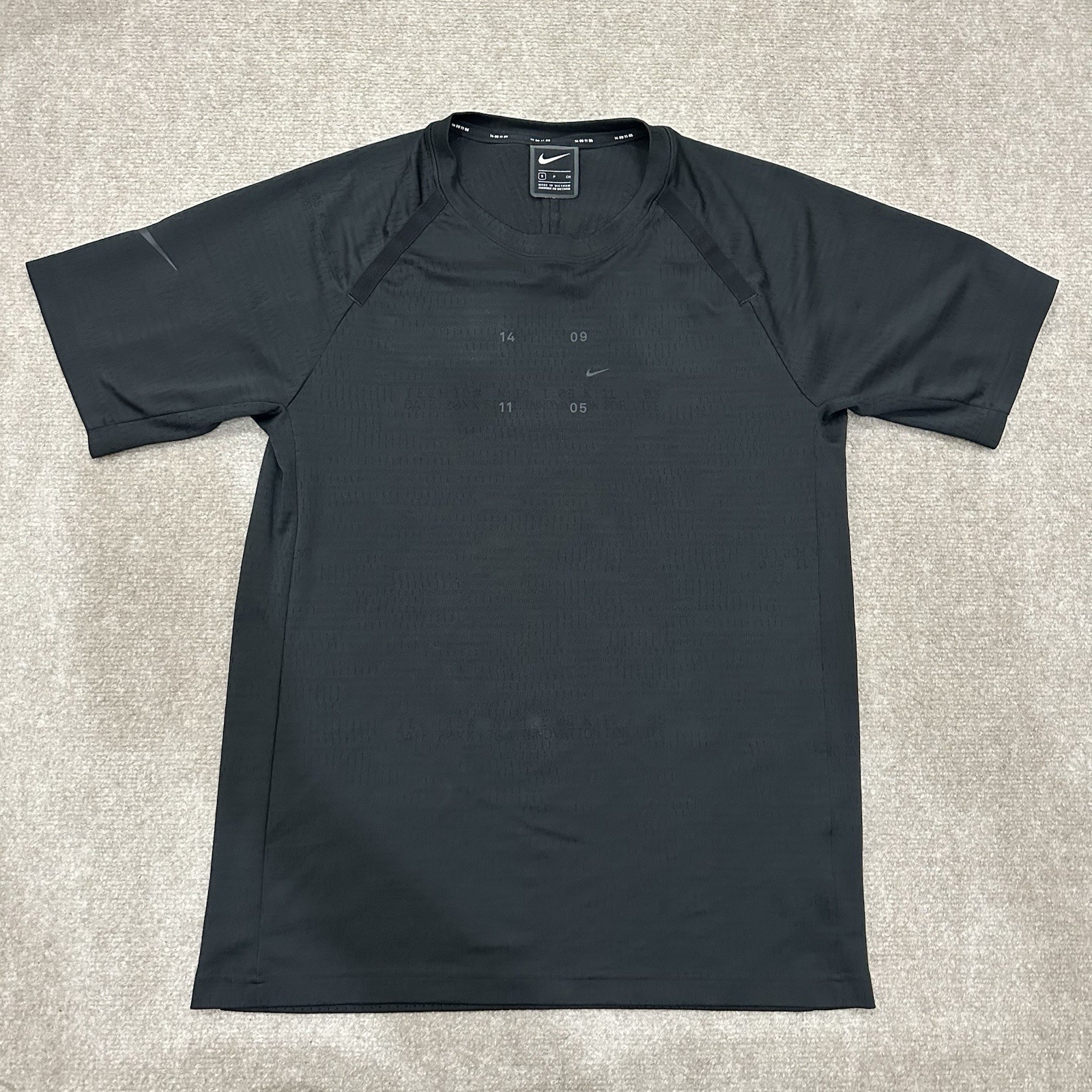 Nike Sportswear Tech Pack Men's Small Black Running T-Shirt CU3764-010 gallery
