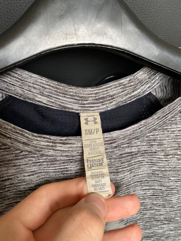 Under Armour Size S Men's HeatGear Long-Sleeve T-Shirt –gray/White-001 gallery