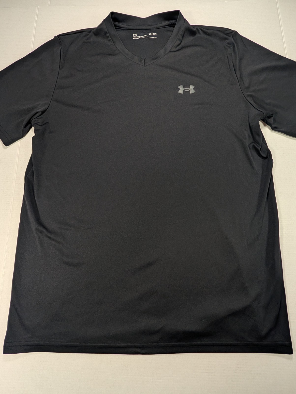 Under Armour HeatGear Men’s Large V-Neck Performance T-Shirt Black Loose Fit gallery