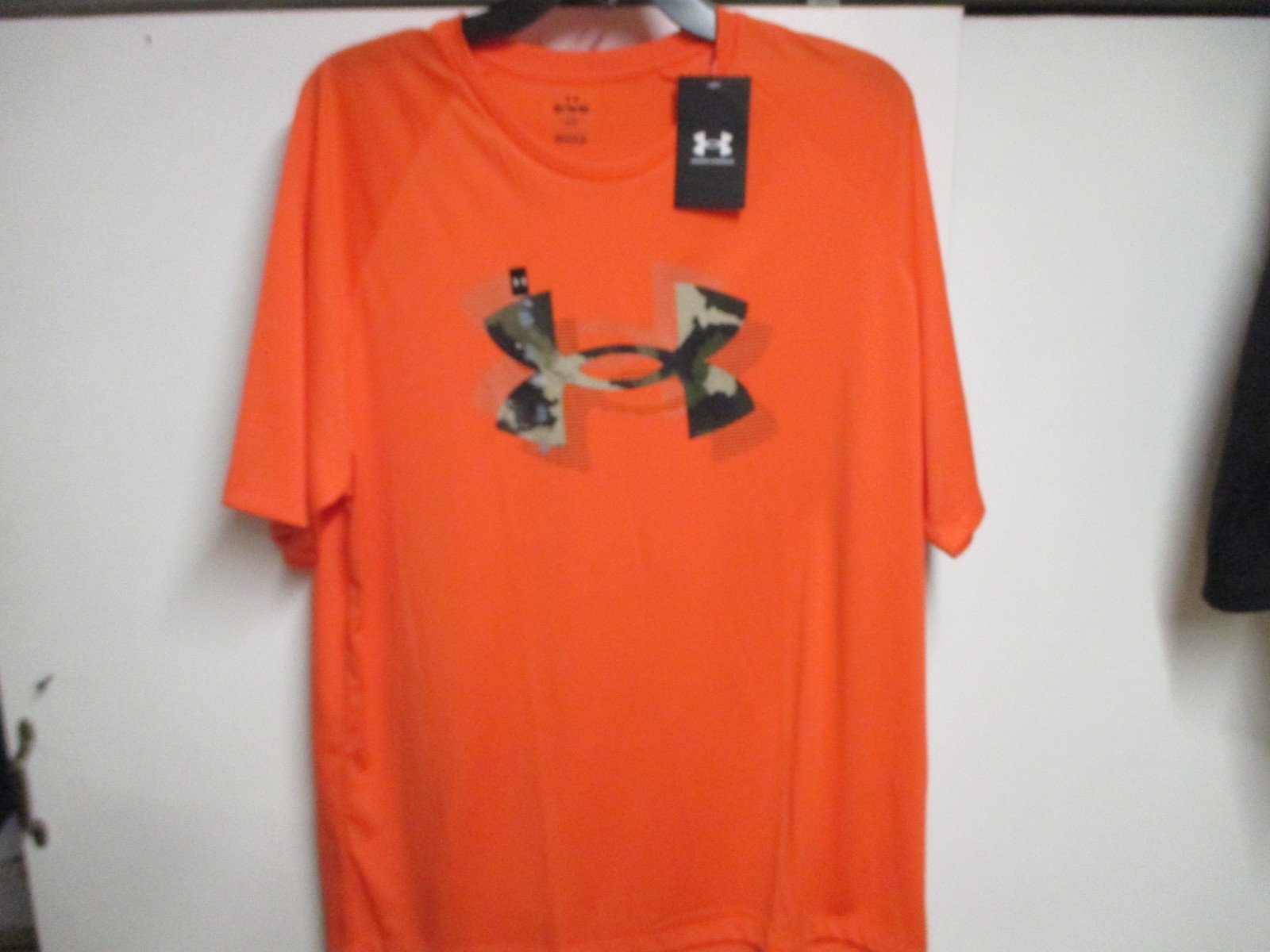 UNDER ARMOUR (LOOSE) "CLASSIC" MENS T SHIRT (XL) NWT ORANGE W/CAMO LOGO gallery