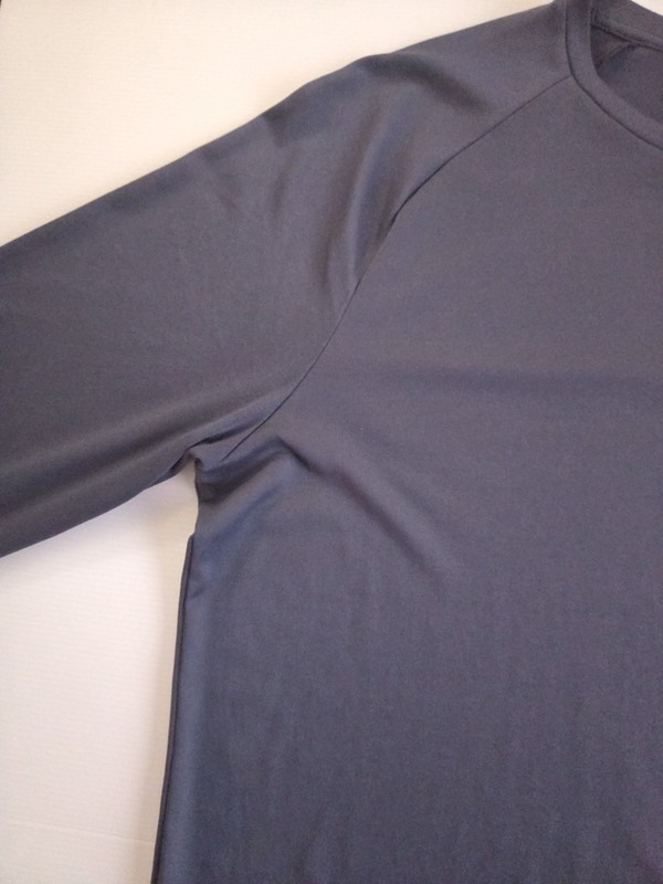 Under Armour Men's M Charcoal Gray Long Sleeve Performance Loose Fit-EUC gallery
