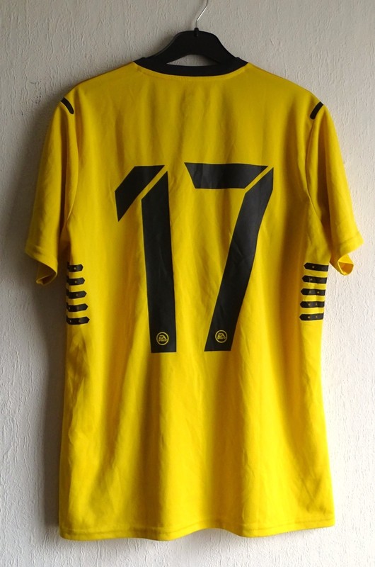 EA Sports FIFA 17 Ultimate Team Football Jersey T-Shirt Men's EU Size M gallery