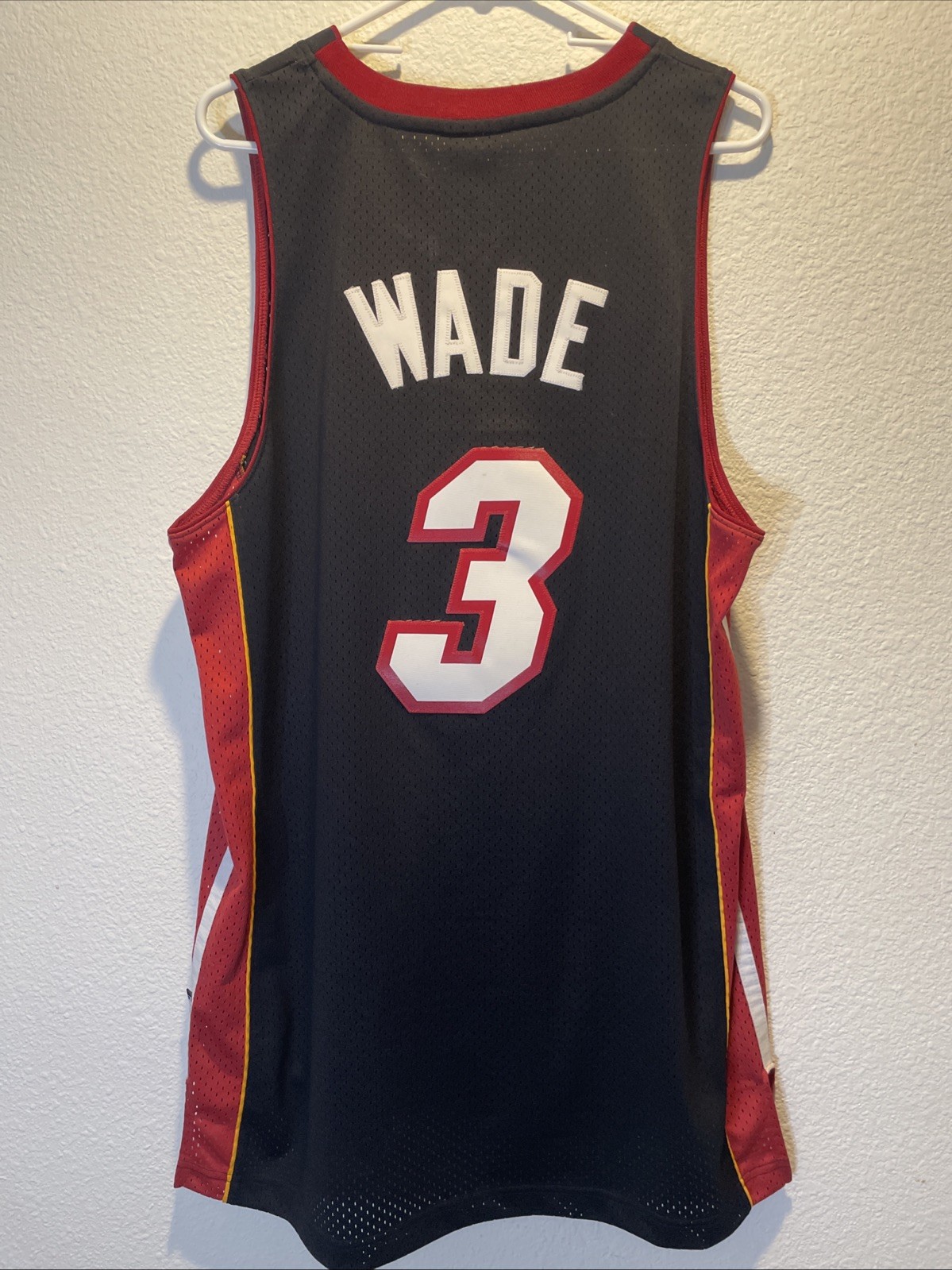 Men’s Adidas NBA Miami Heat #3 Dwyane Wade Basketball Jersey Size Large L+2 gallery