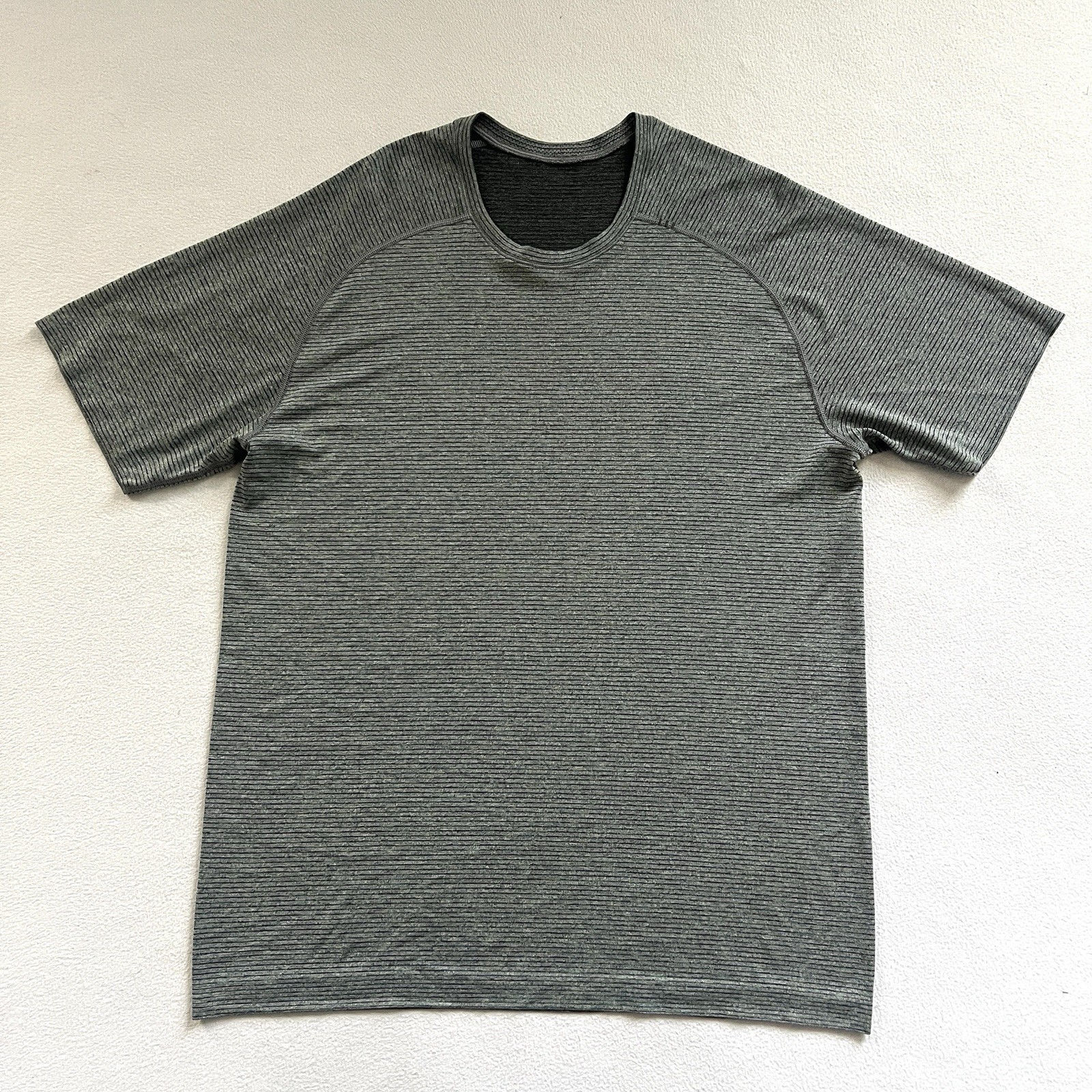 Lululemon Men Gray Stripe Green Blue Black Metal Vent Tech Short Sleeve Shirt L gallery