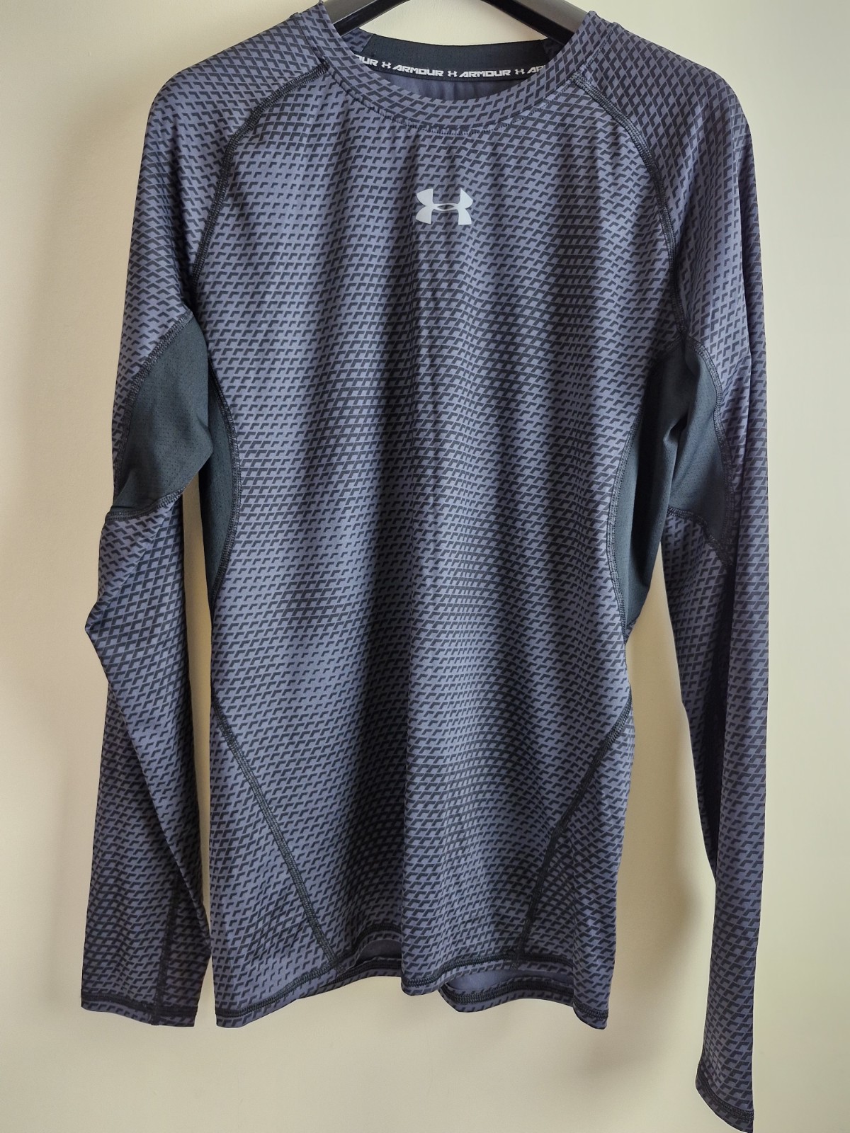 Under Armour Gym Shirt Grey Compression HeatGear Base Layer Workout Men Size L gallery
