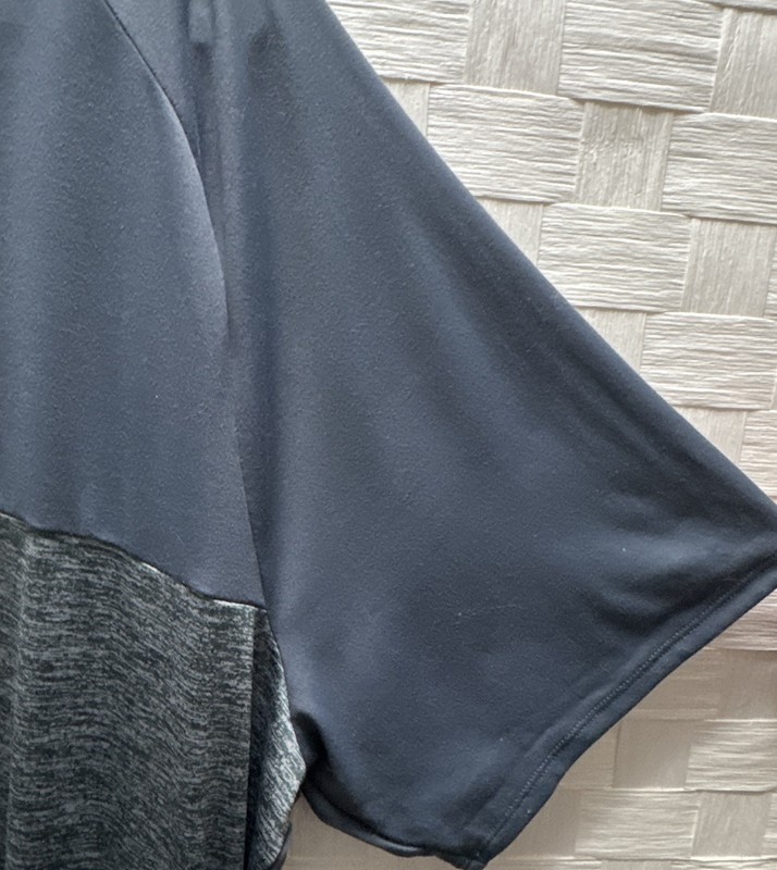 Under Armour Men’s Black/Gray Colorblock Polyester 1/4 Zip Mock Neck Loose XXL gallery
