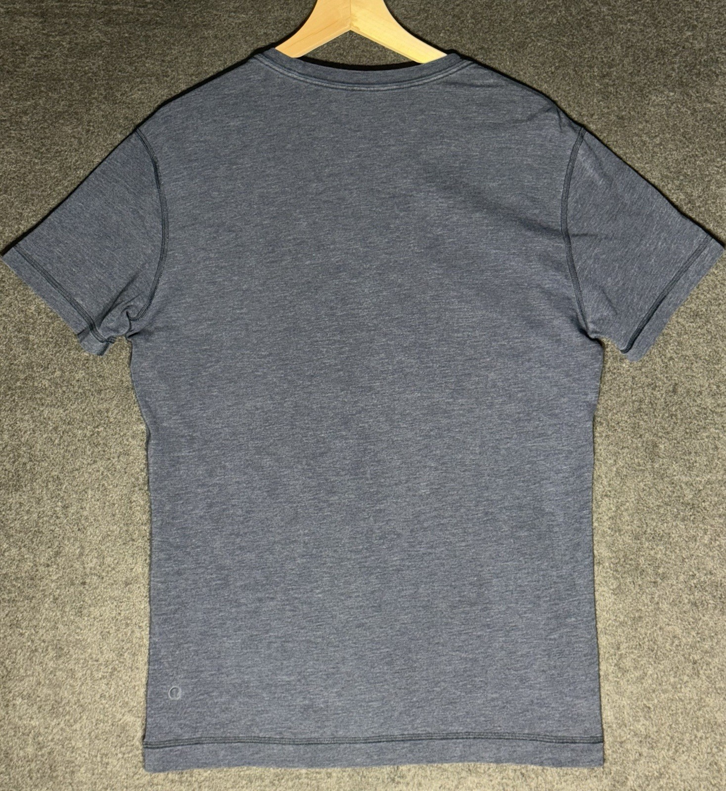 Lululemon T Shirt Mens Large Navy Casual Stretch Soft Lightweight Logo gallery