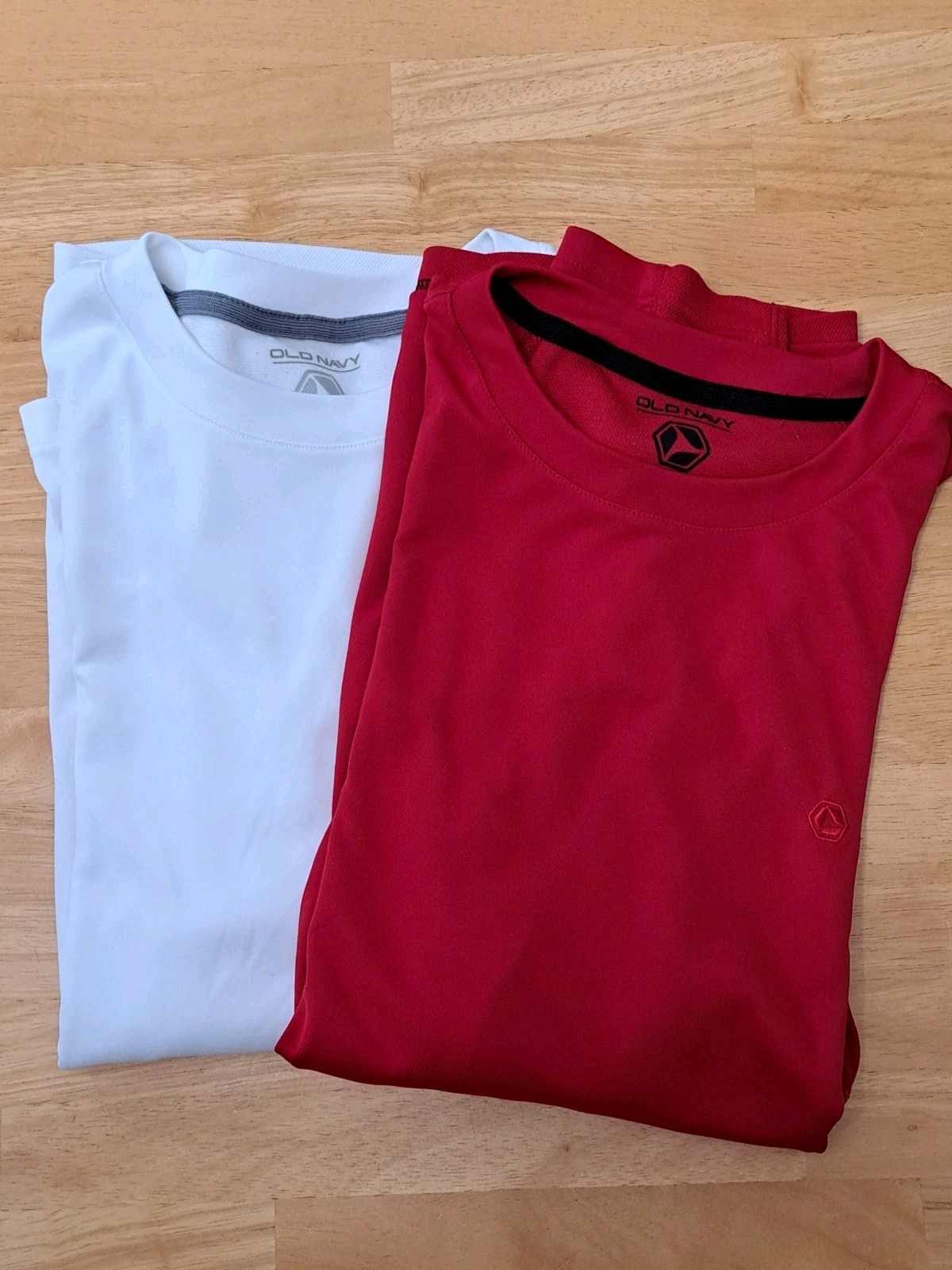 Old Navy Activewear Men’s Long Sleeve Shirt Lot of 2 Shirts Red & White Size L gallery