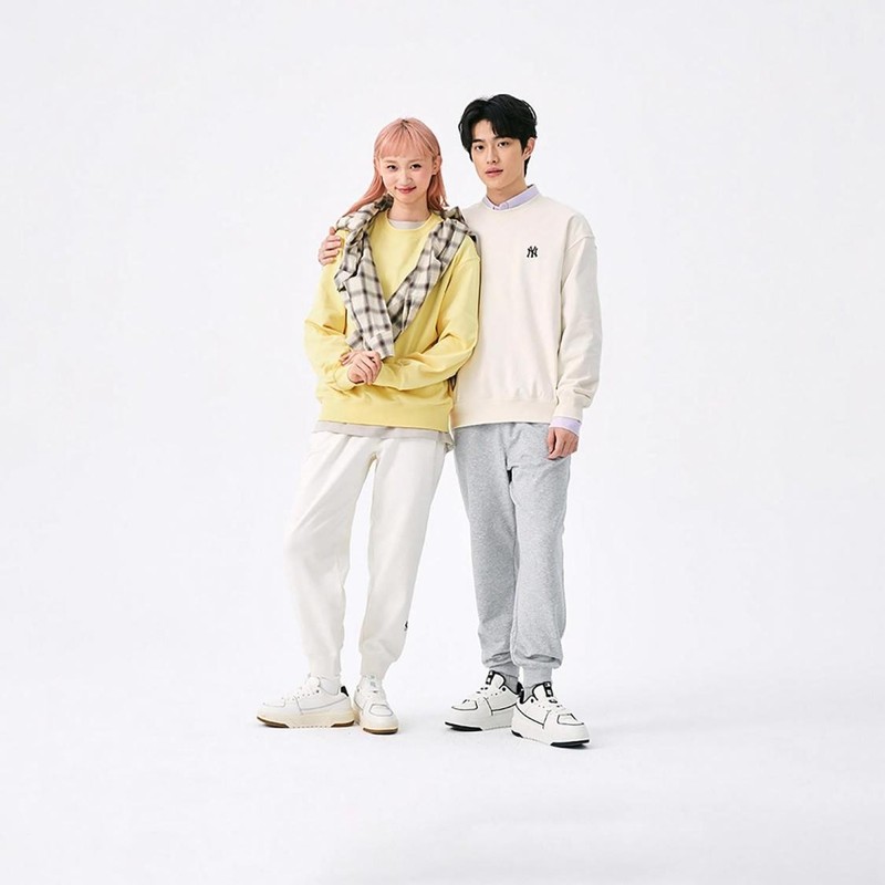 MLB Loose Fit Simple Windproof and Warm Sweatshirt Unisex Light Yellow gallery