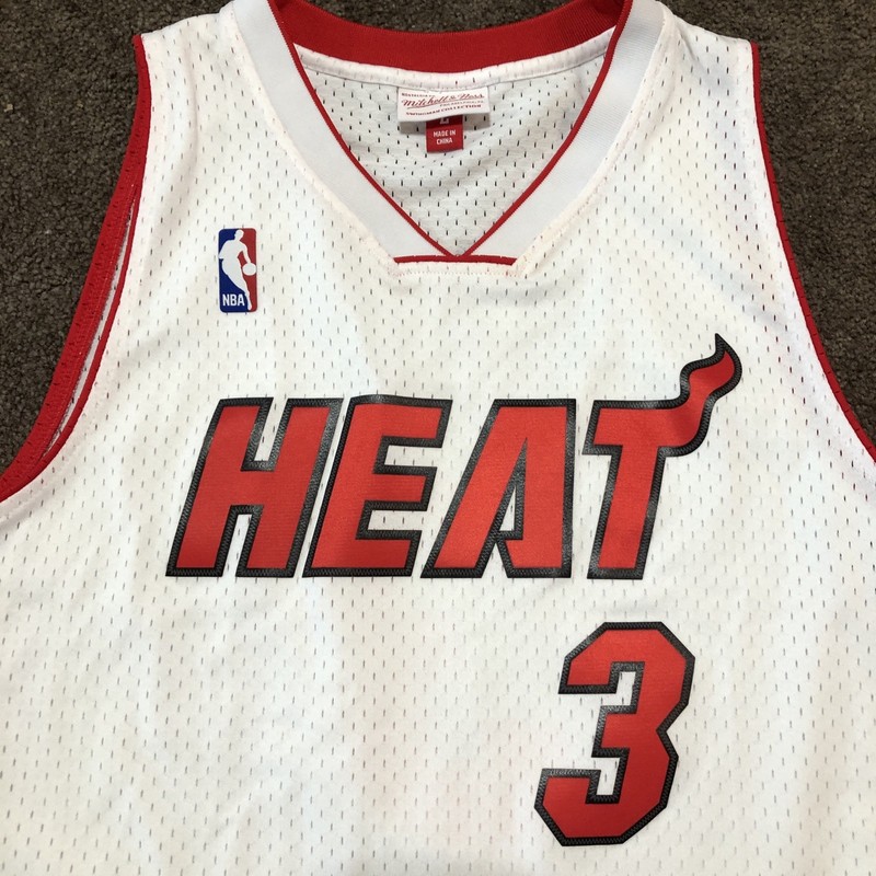 Mens Mitchell & Ness NBA WHITE JERSEY Large HEAT 2005-06 DWYANE WADE Hardwood Cl gallery