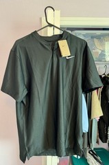 Men’s Nike Dri-fit Short Sleeve Black Henley Style Tshirt. Mens LG. NWT