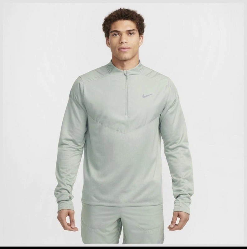 Medium Nike Sphere Element Men's Therma-FIT Water-Repellent 1/2-Zip Running Top gallery