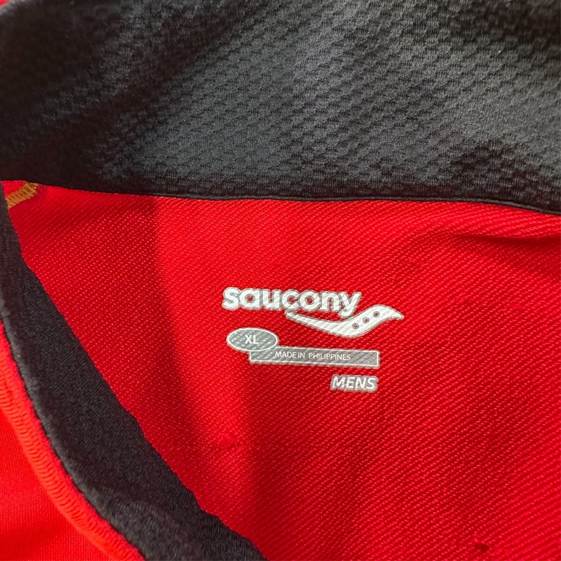 Saucony Men’s Long Sleeve Running Shirt 1/4 Zip red RunWarm XL Thumbholes gallery