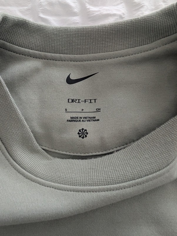 Nike Primary Fleece Men's Dri-FIT UV Performance Crew in Jade Green Size S gallery