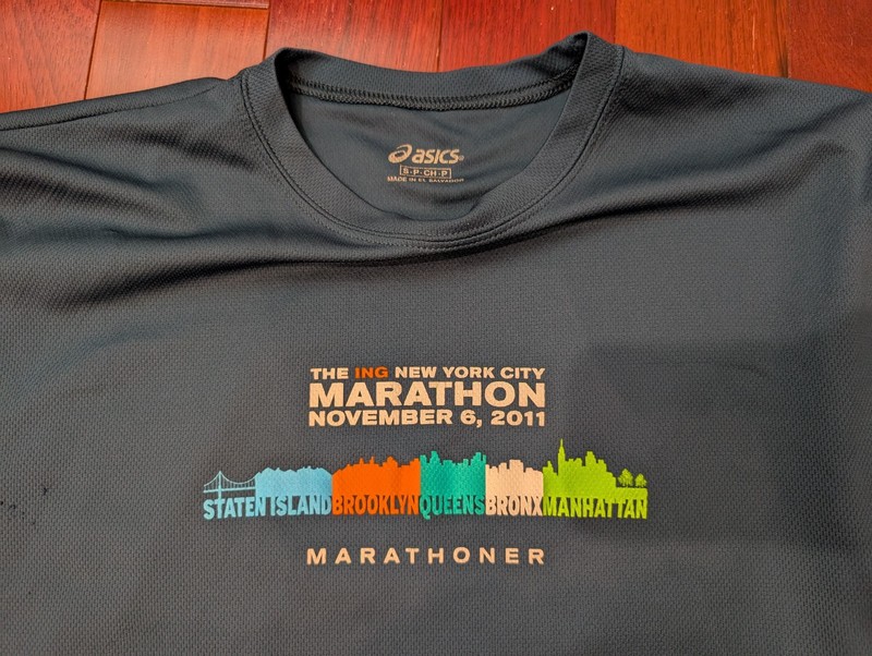 NYRR NYC New York City Marathon Asics 2021 Finisher Shirt Mens Small Road Runner gallery
