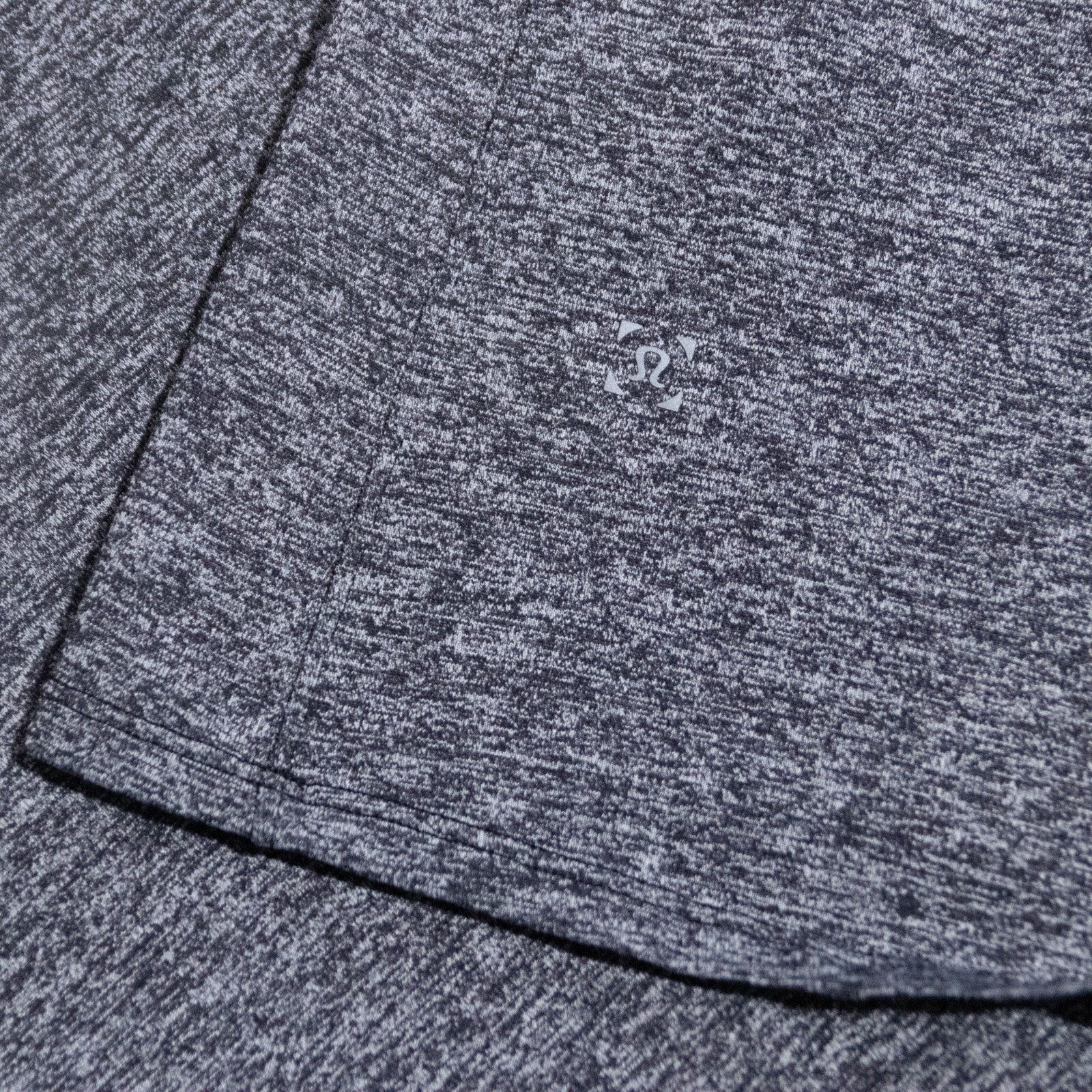 Lululemon Men's Surge Warm Crew Long Sleeve Dark Gray Pullover Shirt M/L (21x29) gallery