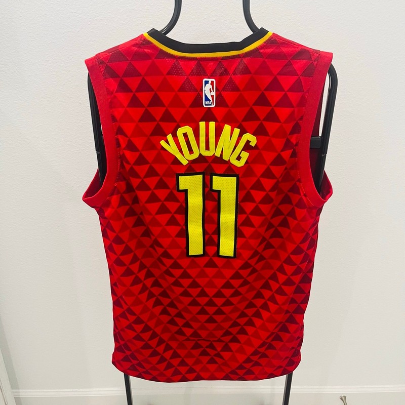 Trae Young Hawks Jersey Nike Statement Edition Red Size Medium #11 NBA gallery
