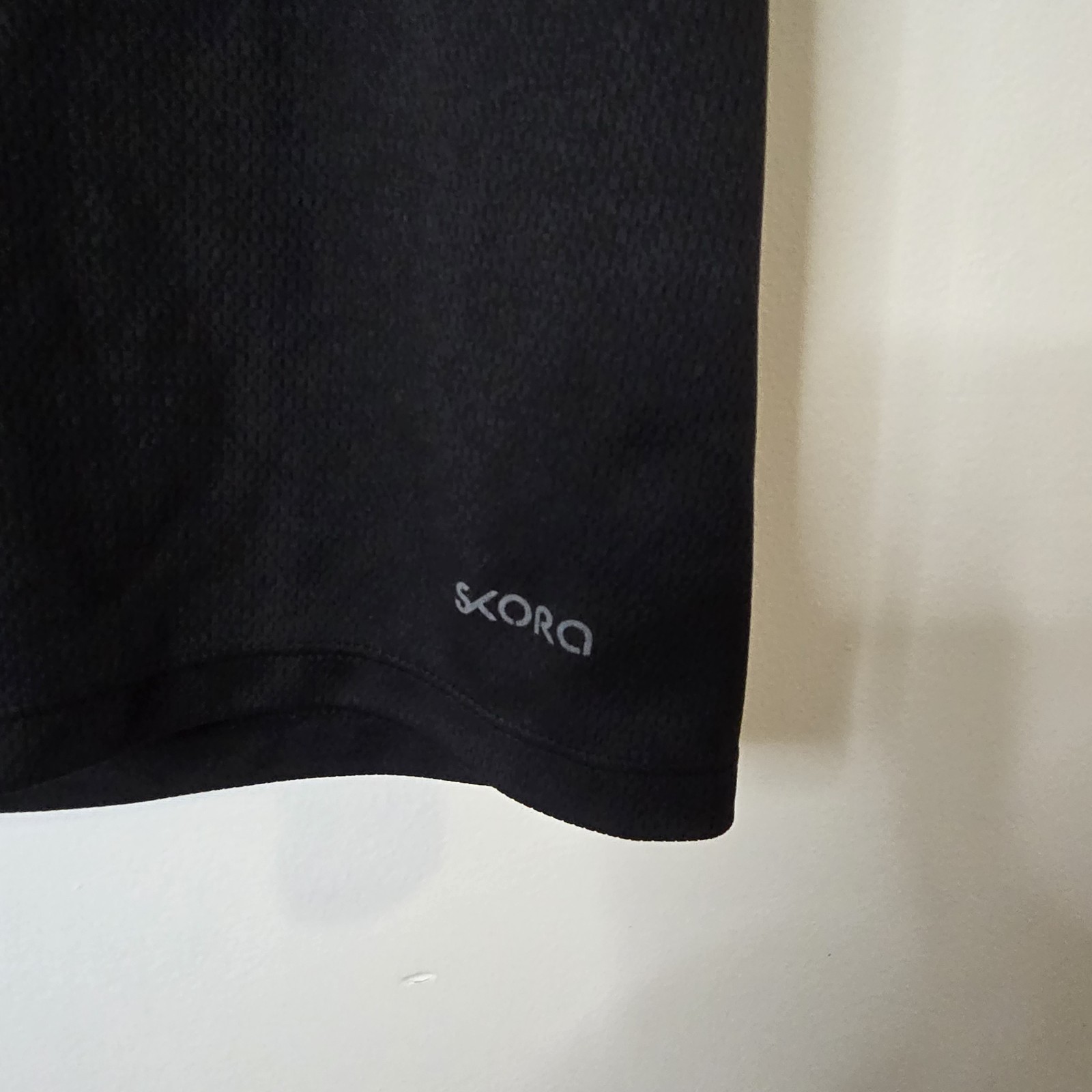 Skora Men's Small Qwick-Dry Running Stretch Performance tank top. Black gallery