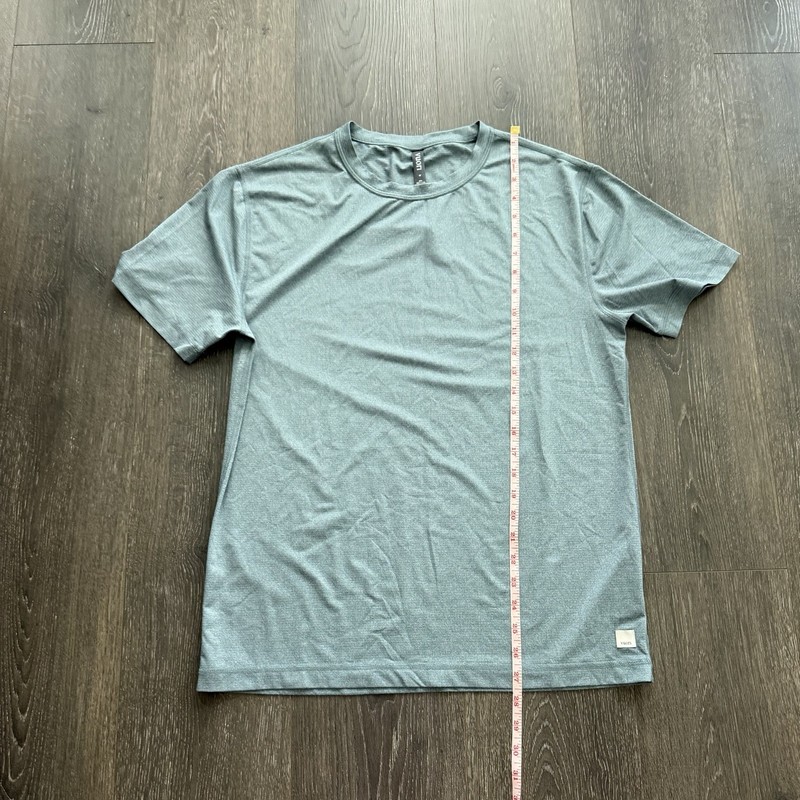 Vuori Men's Tradewind Performance Tee 2.0 Medium Green Athleisure Run Gym V1052 gallery