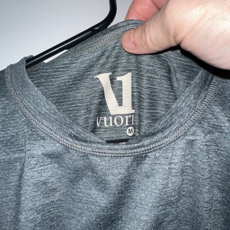 Vuori Men's Med Tradewind Performance Tee Greenish Gray Heather Athleisure Gym gallery