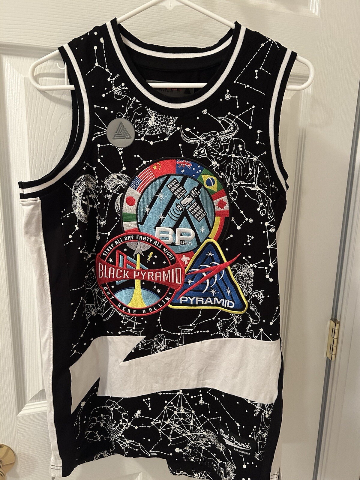 Men’s Black Pyramid Basketball Jersey Size Small gallery