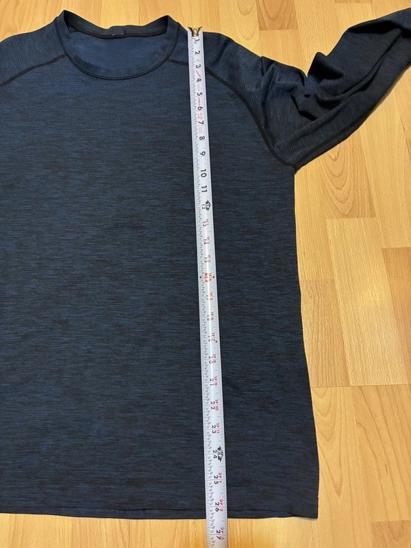 Lululemon Long Sleeve Blue Medium Athletic Workout Leisure Shirt gallery