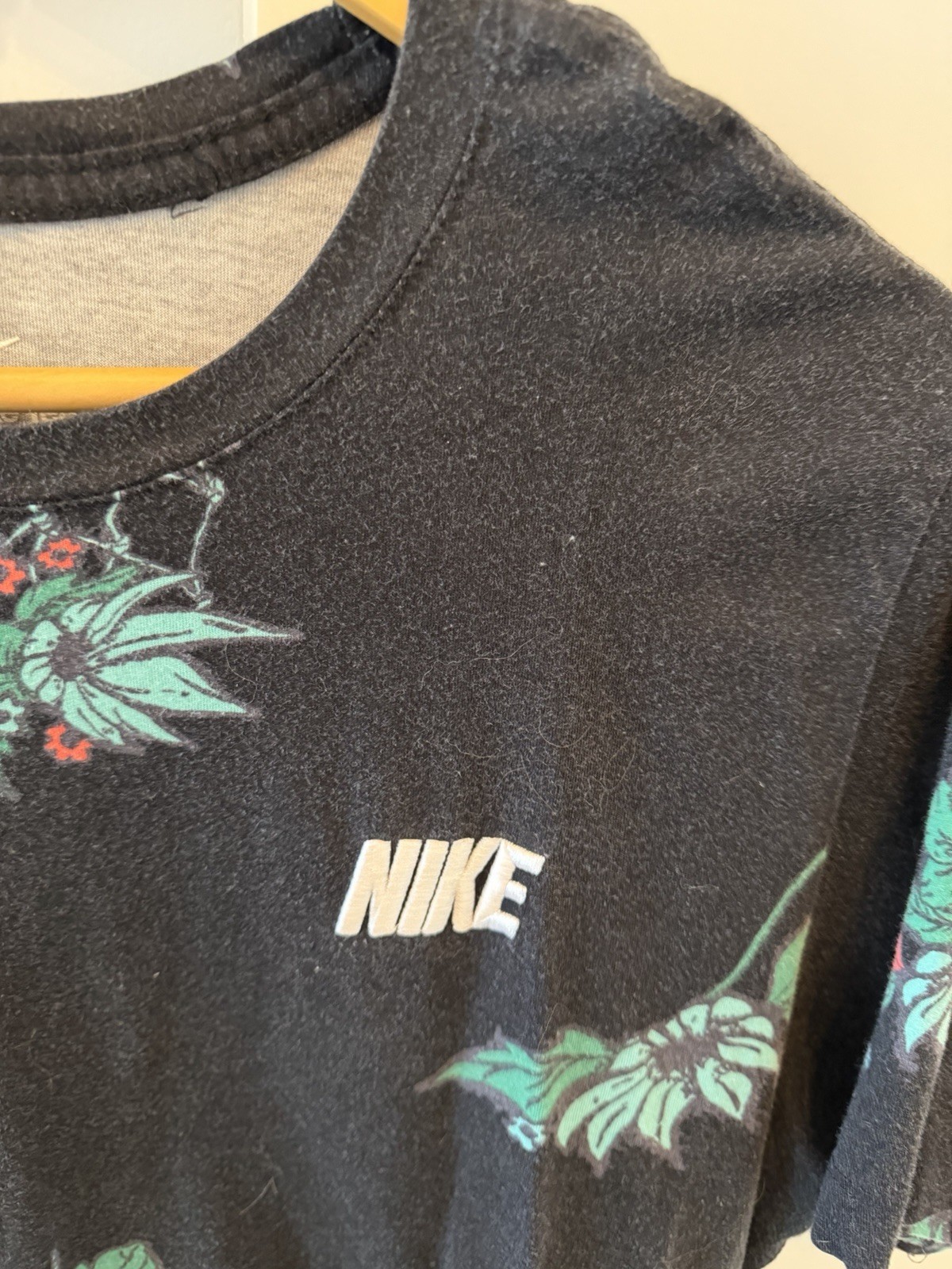 Mens Nike Allover Print Floral Basketball T-Shirt Black Red Hawaiian Size L gallery