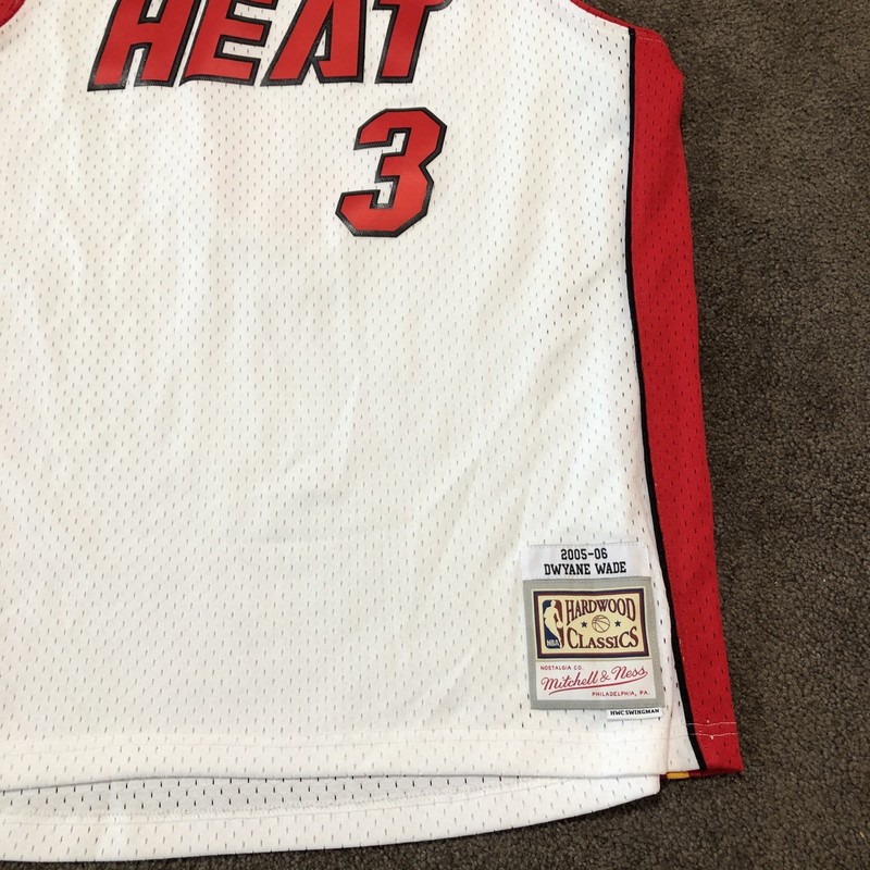 Mens Mitchell & Ness NBA WHITE JERSEY Large HEAT 2005-06 DWYANE WADE Hardwood Cl gallery
