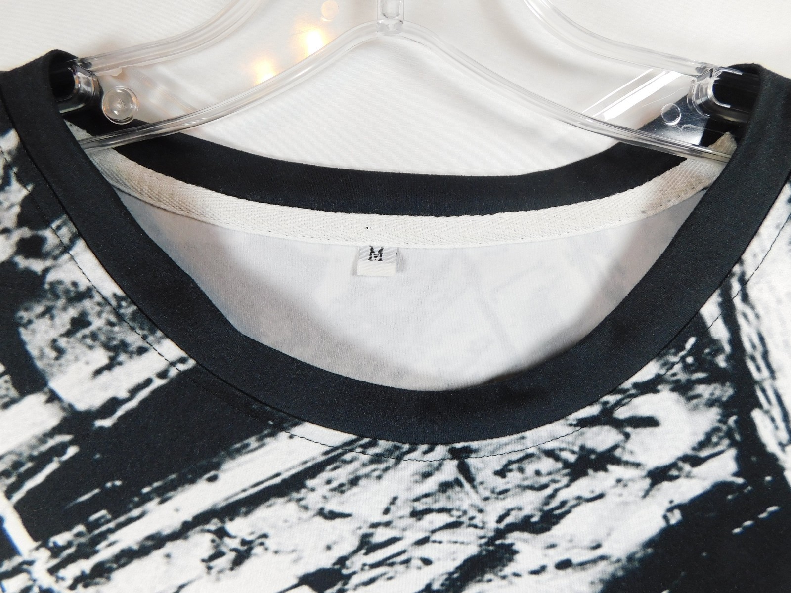 Men's Black & White Geo Design Pullover Top Size M gallery